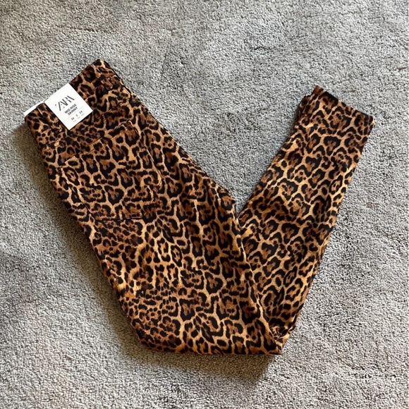 NWT Zara mid rise jeans pants cheetah print 2 mob wife - Picture 4 of 7